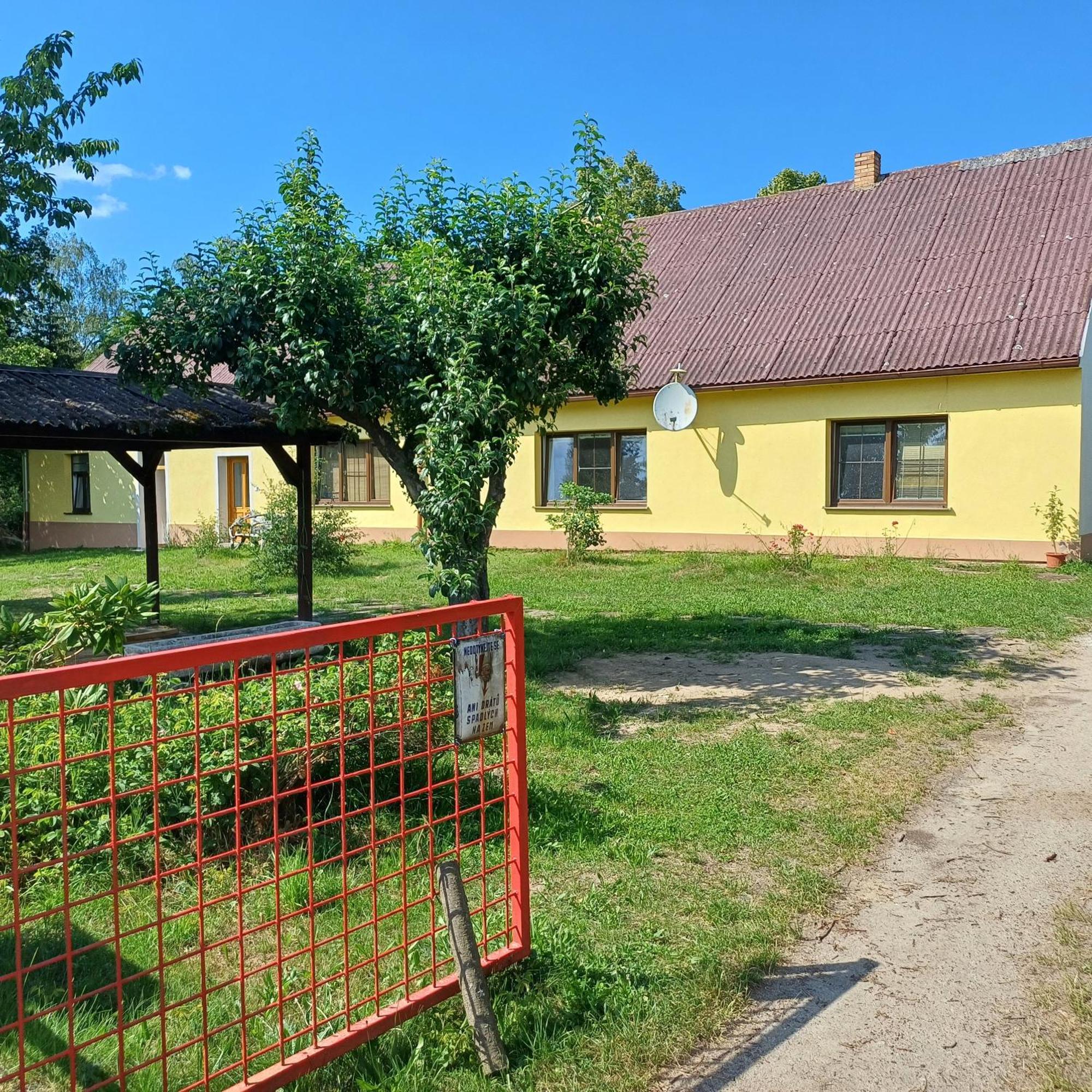 דירות Lomnice nad Lužnicí Statek U Spulaka מראה חיצוני תמונה